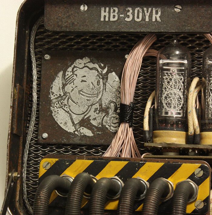 Часы Fallout с Газоразрядными Индикаторами Часы Fallout с Газоразрядными Индикаторами